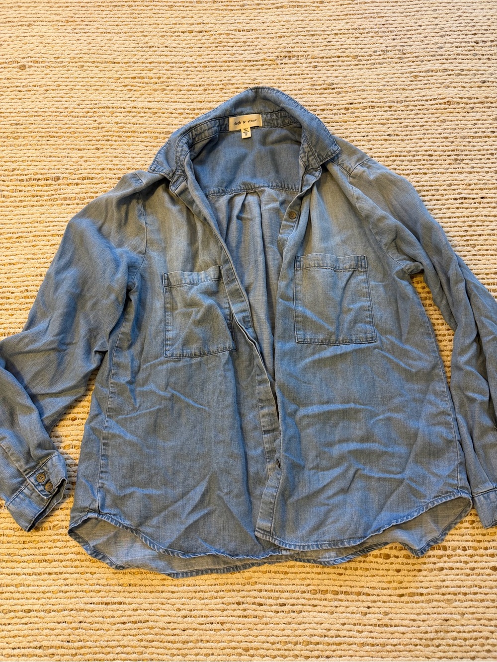 Cloth & Stone Chambray Button Down Shirt Size M